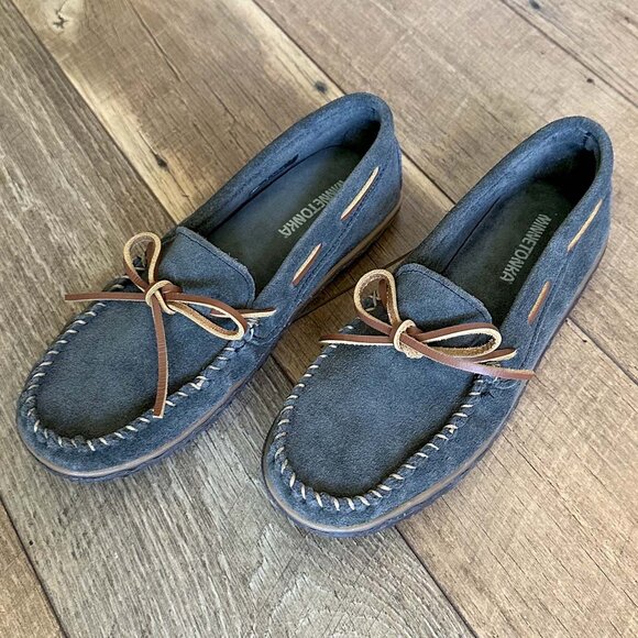 Minnetonka‎ Grey Suede Moccassins, Size 9, New - Picture 3 of 4